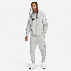 Ανδρικά Nike Sportswear Repeat Ανδρικό Παντελόνι Φόρμας DK GREY HEATHER/BLACK -Μπουφάν Εκπτώσεις nike m nsw repeat sw flc cargo pant 13